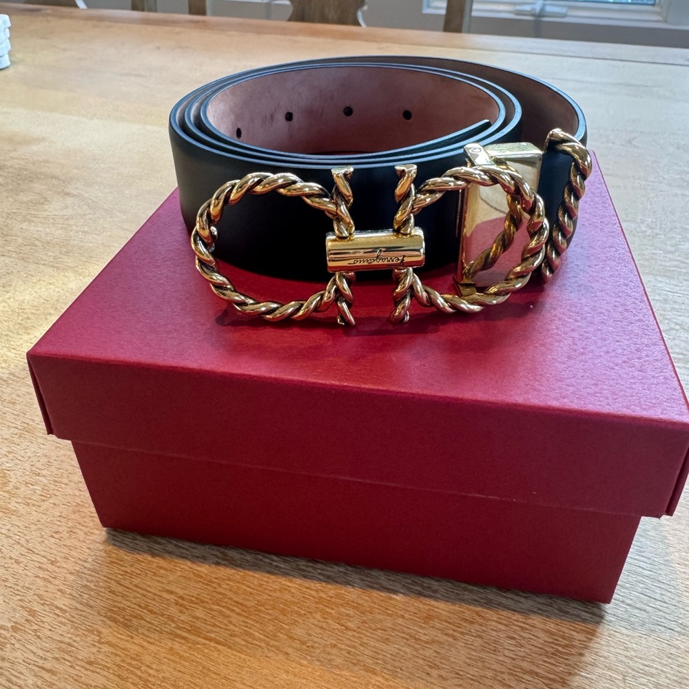 Black and Gold women’s Ferragamo Belt